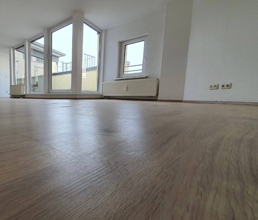 Helle 2-Zimmer-Wohnung mit Einbauküche und Dachterrasse in ruhiger und gepflegter & zentraler Lage in Magdeburg Alte Neustadt zu vermieten