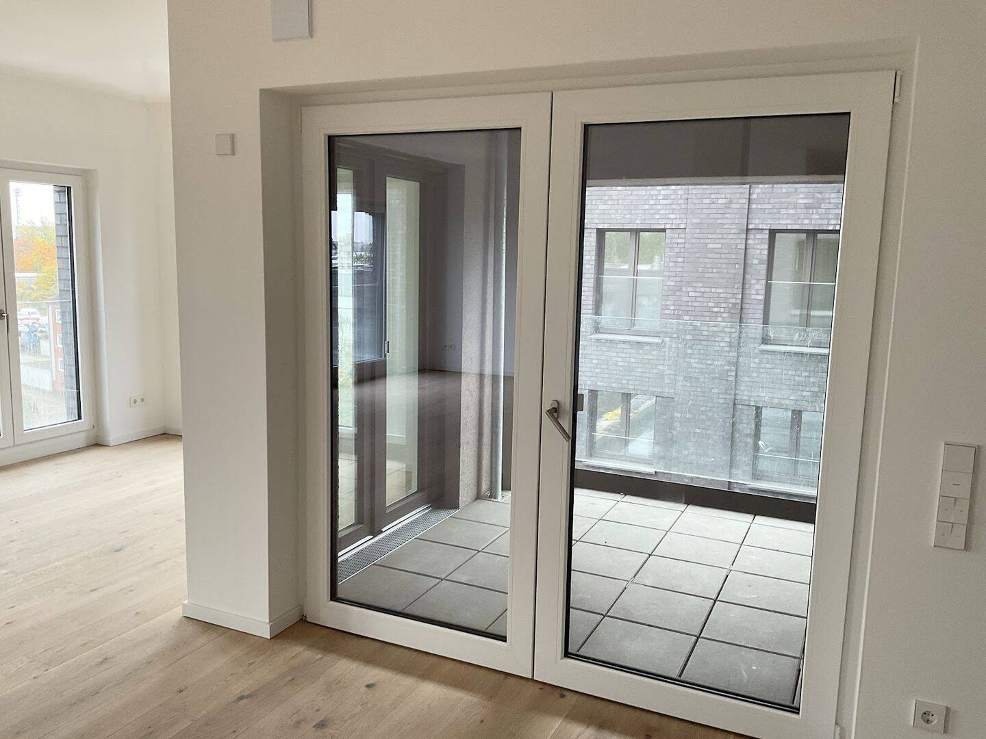 Zum Wohlfühlen! Viel Platz & Komfort & Einbauküche, neue Ausstattung! 3 Zimmer + Loggia, Gäste-WC