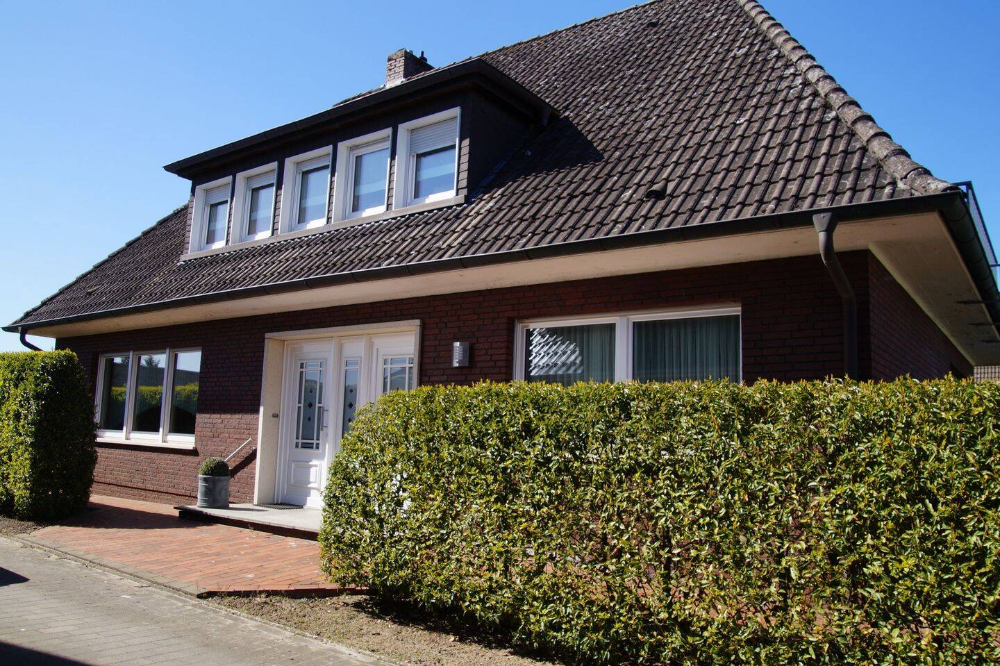 Ansprechendes Familiendomizil! Charmanter Bungalow mit Ausbaupotenzial in ruhiger Wohngegend!, 49744 Geeste