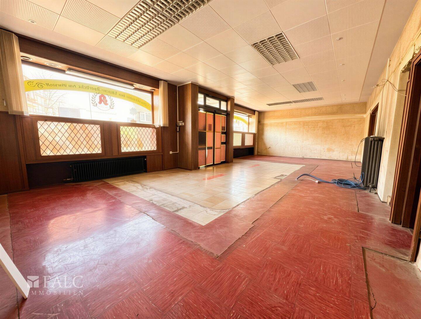 Zwei Chancen. Eine Adresse – attraktive Gewerbeeinheit mit separater Wohneinheit, 42651 Solingen (Gräfrath Solingen-Mitte)