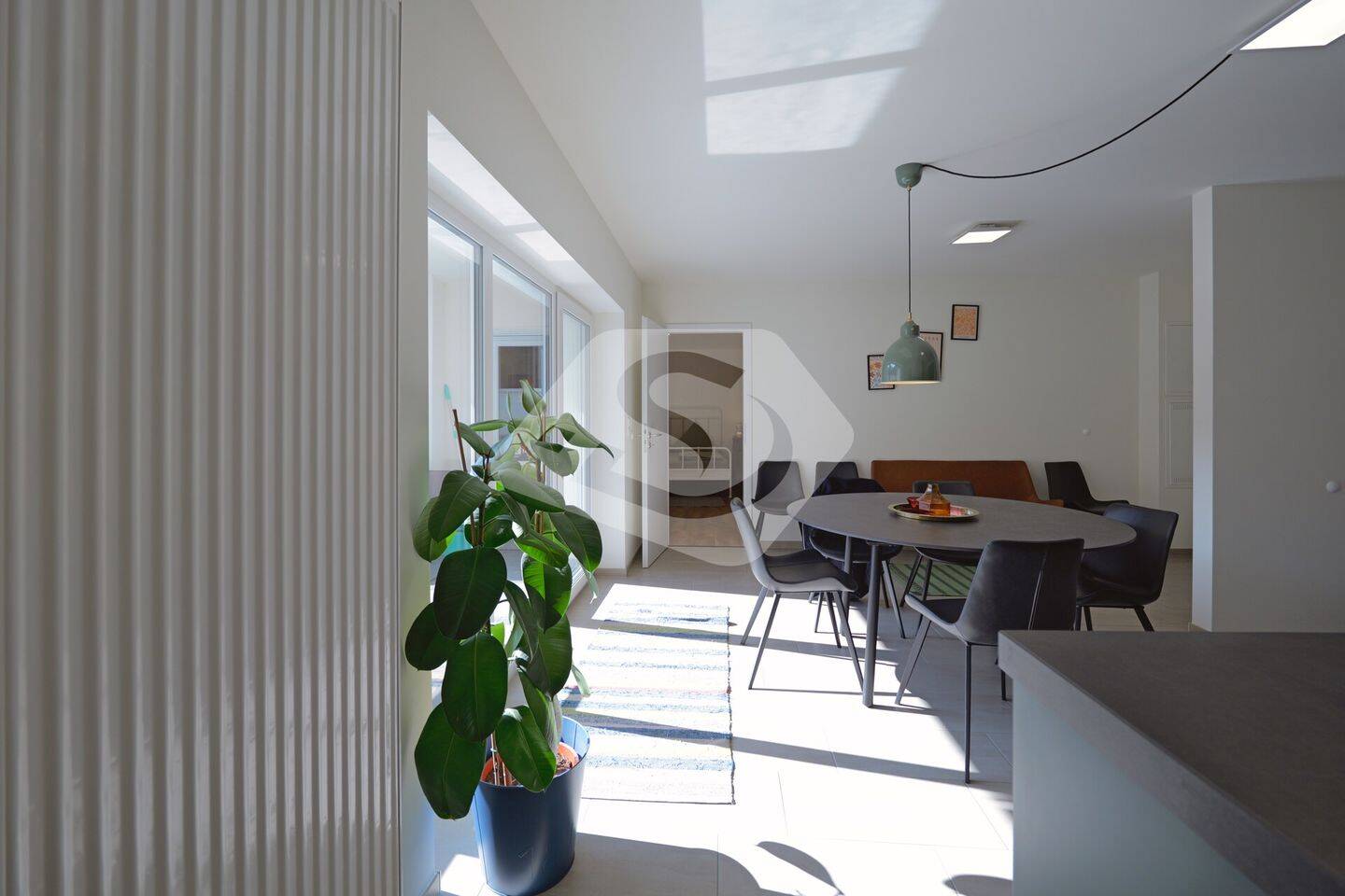 GROSSZÜGIGE & HOCHWERTIG SANIERTE 4 ZIMMER WOHNUNG MIT TERRASSE, 79235 Vogtsburg im Kaiserstuhl