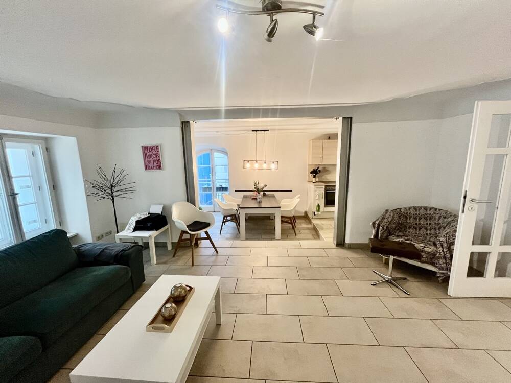 WG geeignet! Charmante 4-Zimmer-Wohnung auf zwei Etagen in der bekannten Künstlergasse von Passau!, 94032 Passau (Altstadt Haidenhof-Nord Haidenhof-Süd Innstadt)