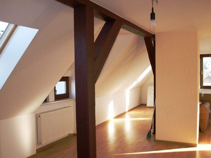 Offene Dachgeschoß-Wohnung – Viel Platz für normales Geld und alles in der Nähe, 98593 Floh-Seligenthal
