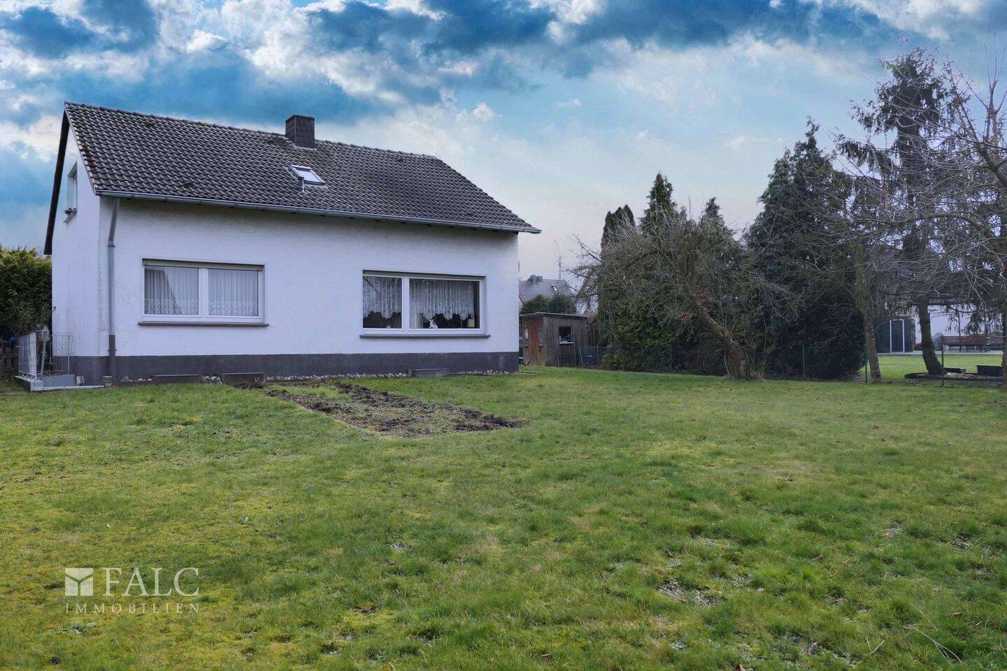 Freistehendes Einfamilienhaus mit großzügigem Grundstück und Doppelgarage!!!, 59077 Hamm