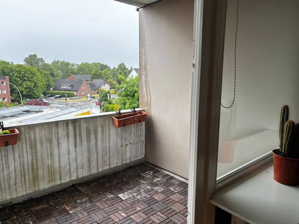 Helle 2-Zimmer-Wohnung mit Einbauküche und zwei Balkonen in ruhiger Lage