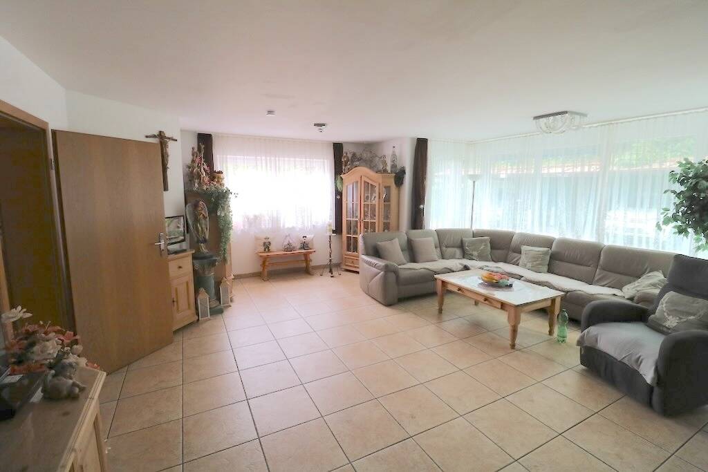 Großzügiges Einfamilienhaus mit Werkstatt + Büro! Wohnen und Arbeiten perfekt kombiniert in Landshut, 84036 Landshut