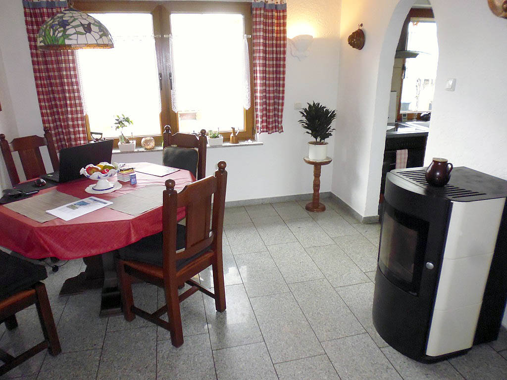 Gepflegtes 5-Zi-Einfamilienhaus mit schönem Garten, Garage und guter Verkehrsanbindung, 56759 Eppenberg