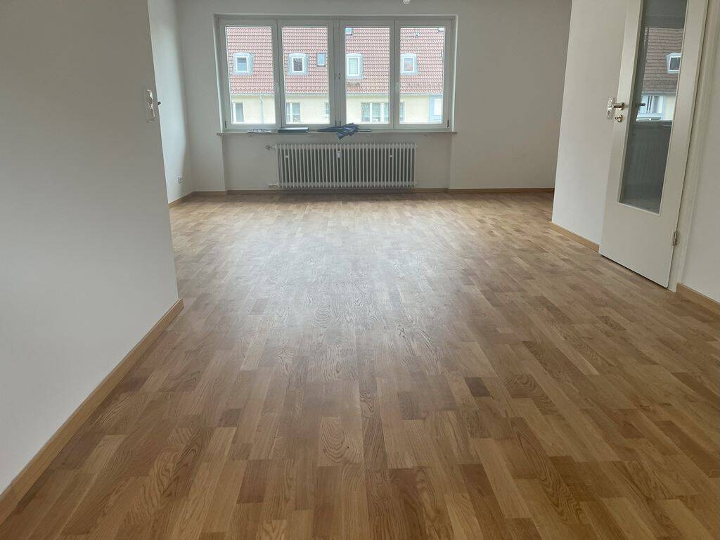 Bad Tölz: Kernsanierte, helle 3-Zimmer-Wohnung mit Balkon in ruhiger Lage., 83646 Bad Tölz