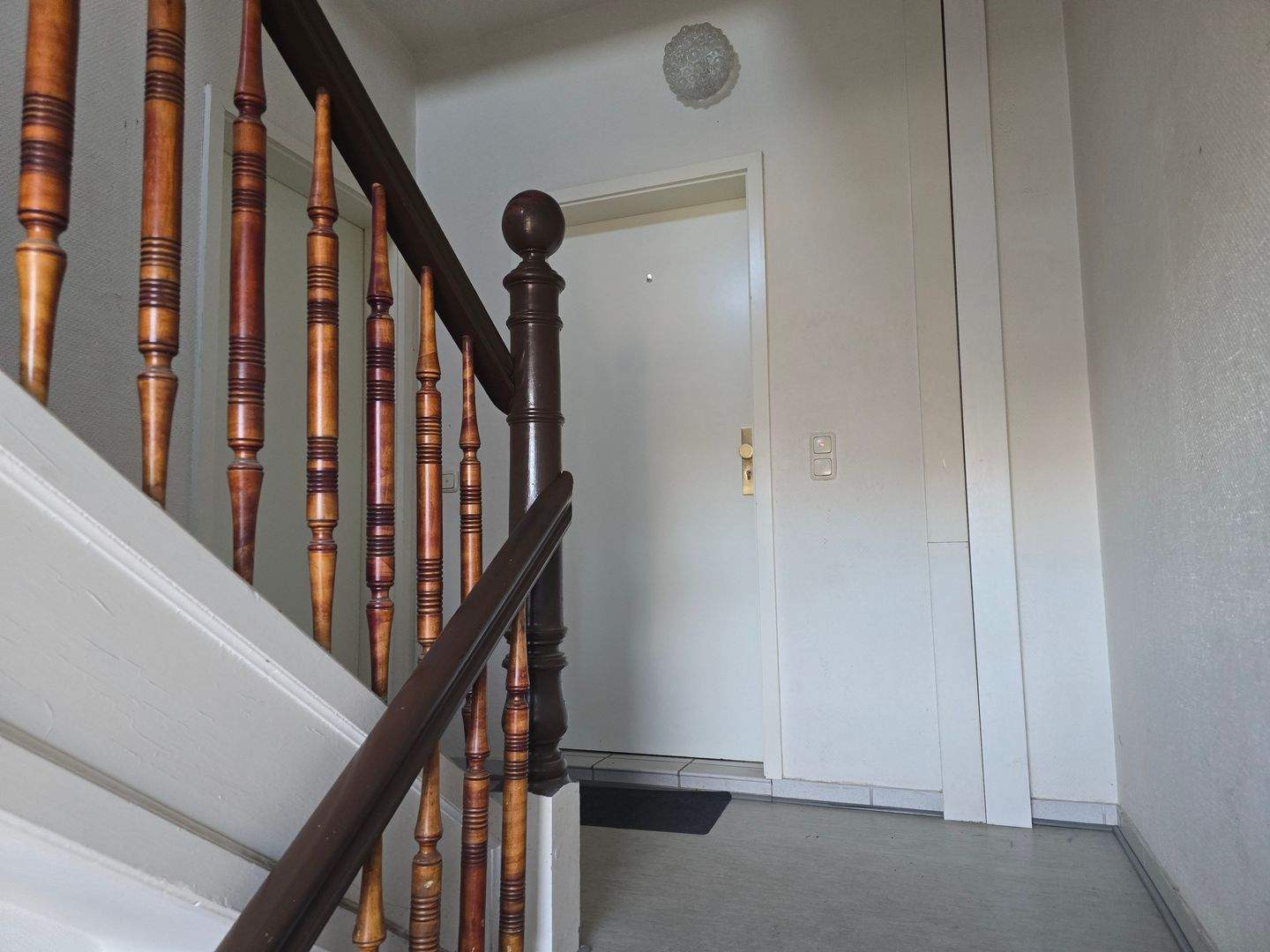 Rentables Mehrfamilienhaus mit Stellplätzen in ruhiger Lage in Gotha, 99867 Gotha