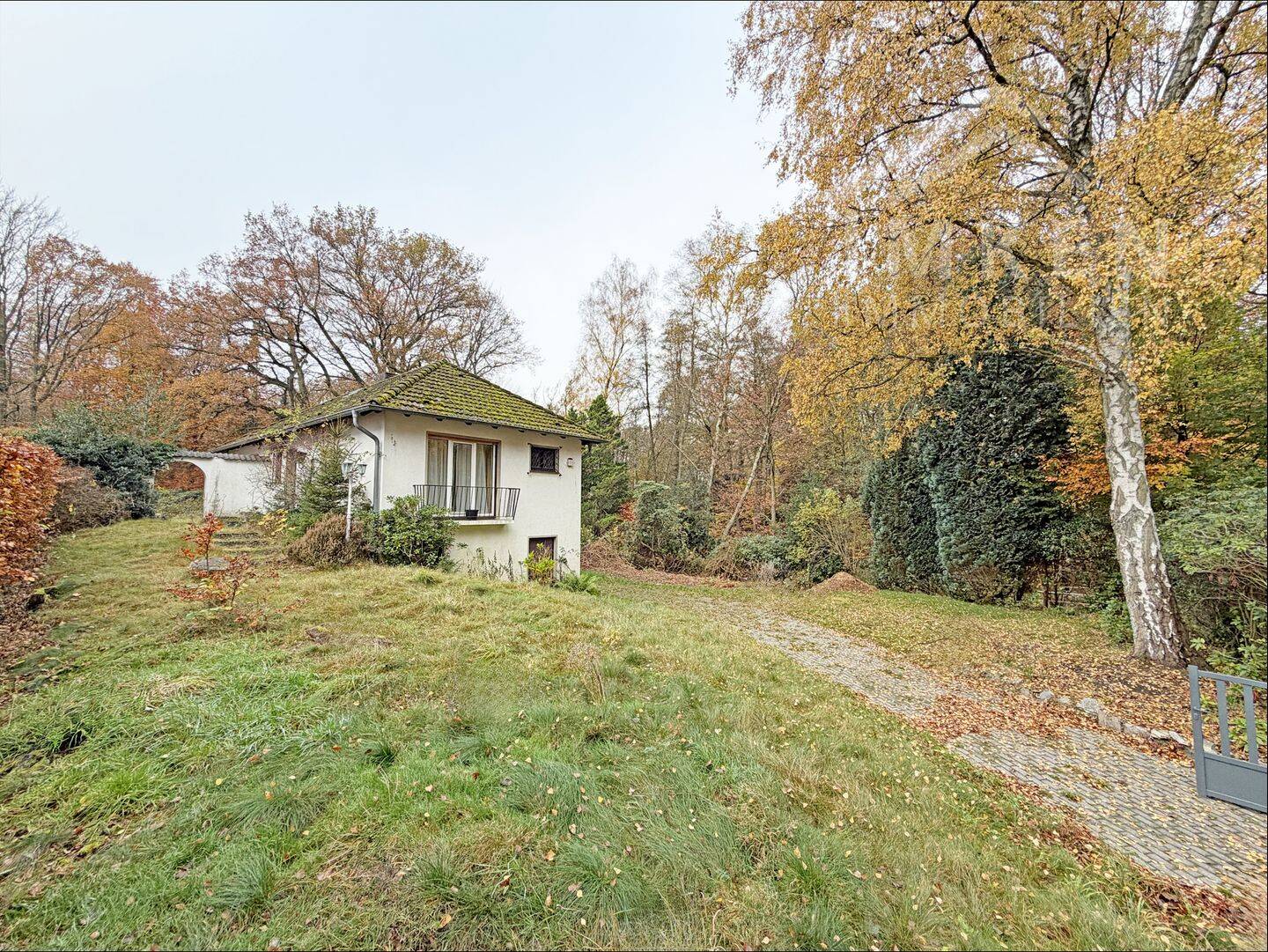 Volksdorf im Grünen: Attraktives Einfamilienhaus im Charme der 50er zur Neugestaltung.