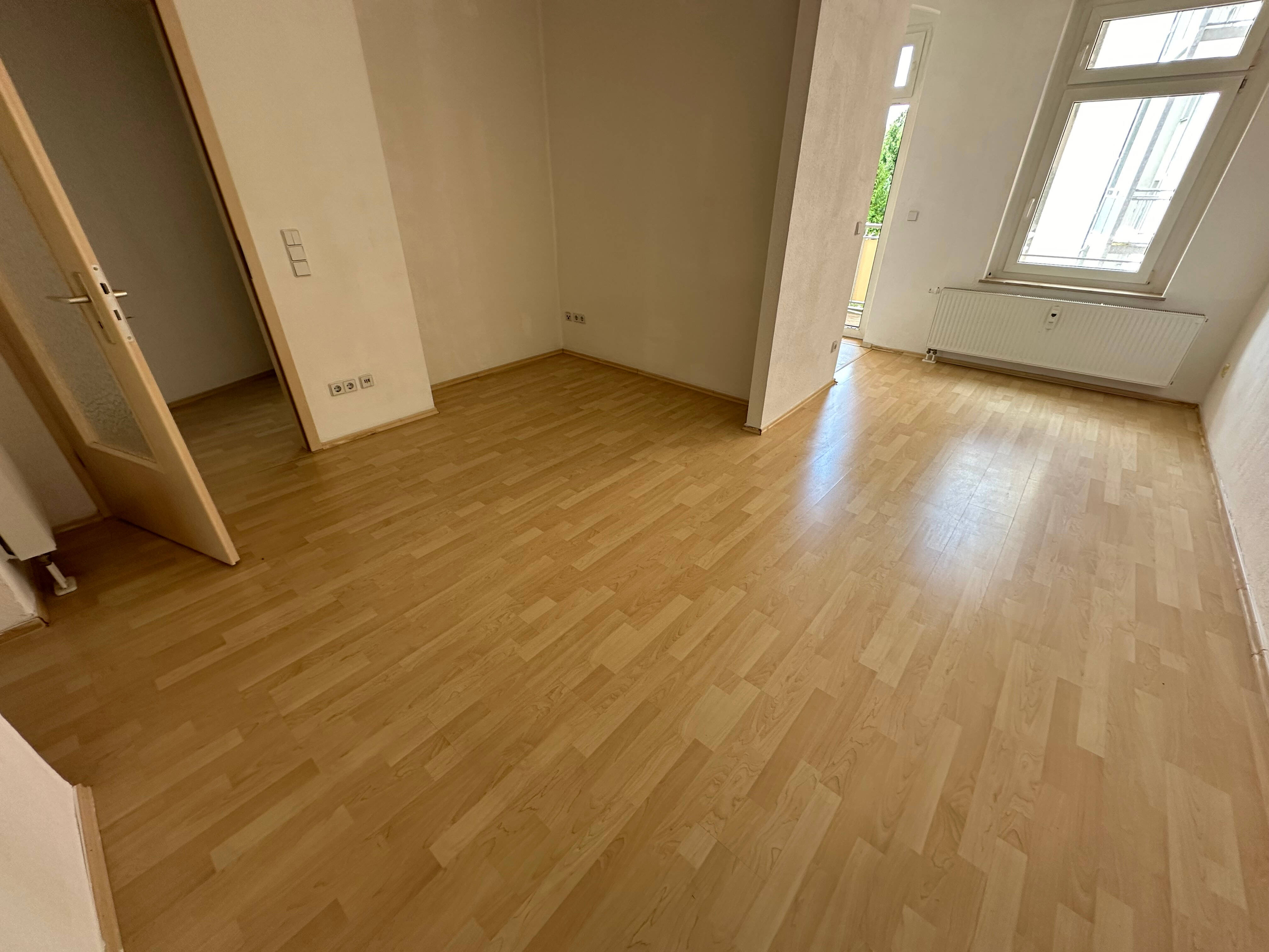 Frei ab 1.8.26 + offene Küche + Bad mit Wanne !