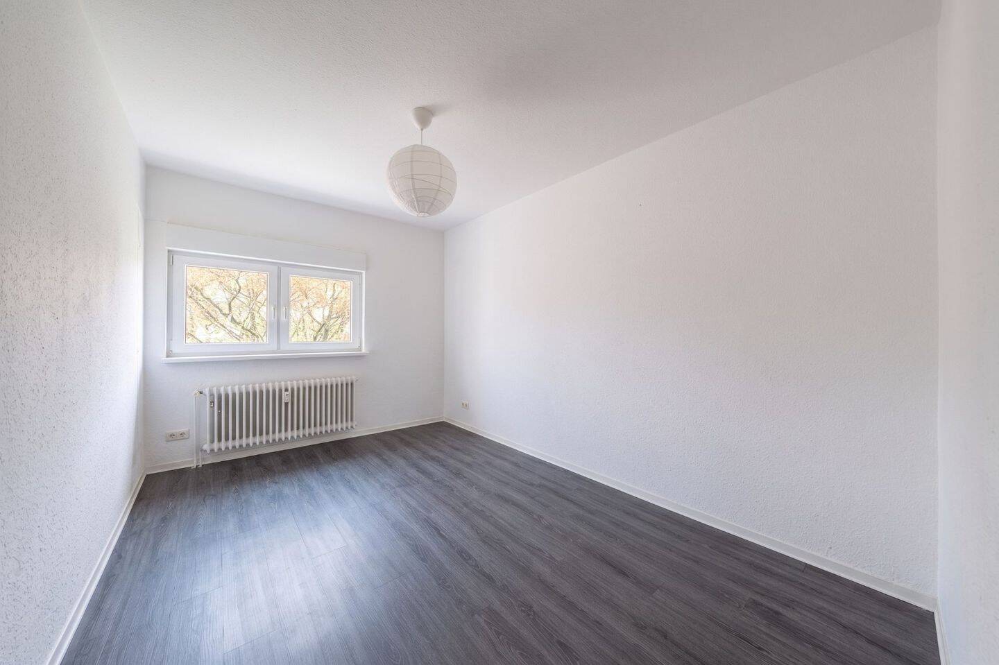 Großzügiges Raumwunder: gepflegte 5-Zimmer-Wohnung mit zwei Loggien und Garage, 44329 Dortmund