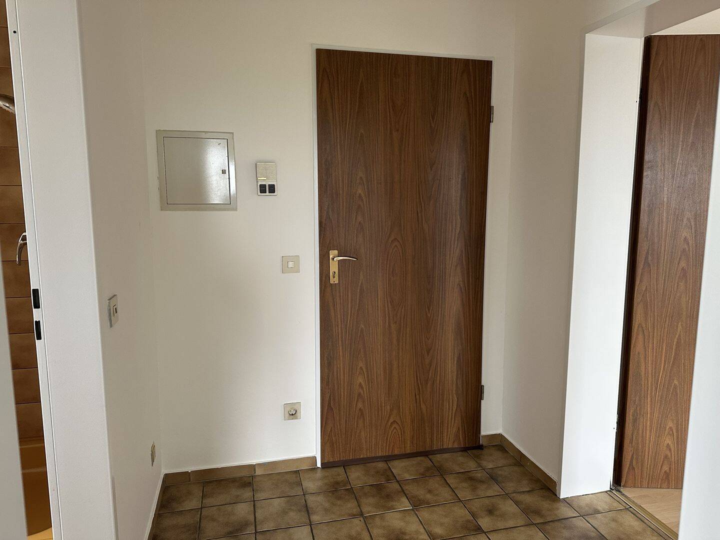 MANNELLA *Gemütliche 2 Zimmer Wohnung* mit Stellplatz in gepflegtem 6 Parteienhaus ideal für Singles, 53859 Niederkassel