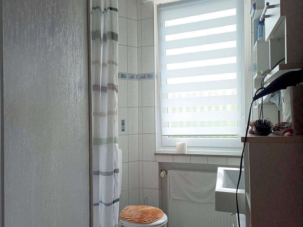 Modernisiertes 5-Zimmer-Einfamilienhaus, voll unterkellert mit Garage und Balkon in ruhiger Wohnlage, 59969 Hallenberg