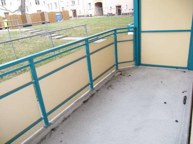 **Mieter ab 1.8. gesucht !!!! Laminat+ großer Balkon**