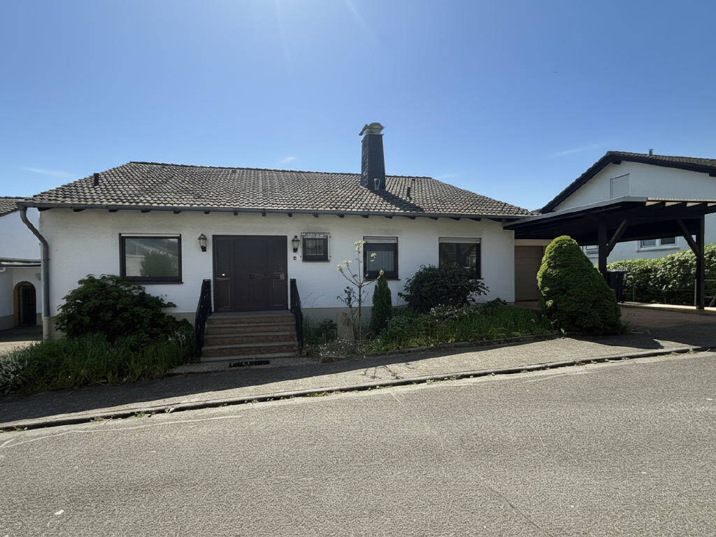 Großzügiges Einfamilienhaus mit Terrasse und Balkon in schöner Ortsrandlage von Geisenheim-Marienthal, 65366 Geisenheim