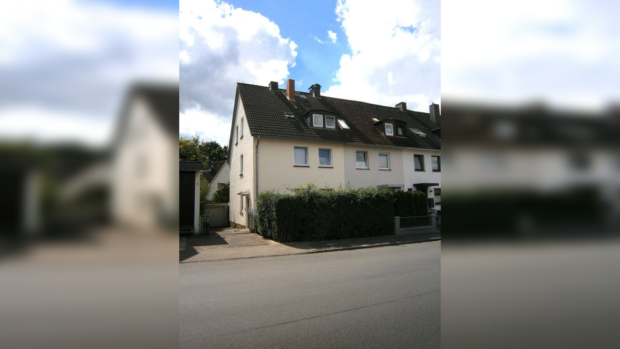 METEOR IMMOBILIEN : Wohnhaus mit z.Zt. zwei vermieteten Wohnungen, 31785 Hameln