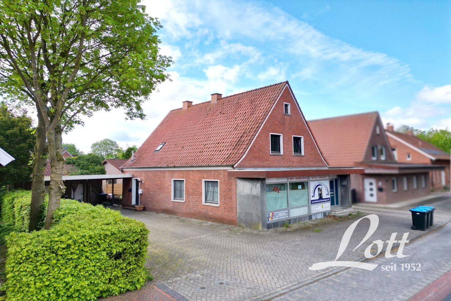 +++ Vermietetes Zweifamilienhaus in zentraler Ortslage von Hollen – Bruttorendite ca. 5,28 % +++, 26670 Uplengen