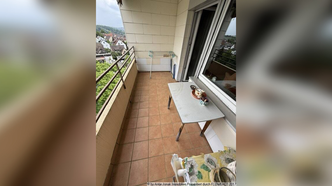 Wohnen mit Weitblick – 3 Zimmer-Wohnung mit sonnigem Balkon in Esslingen-Berkheim, 73734 Esslingen am Neckar