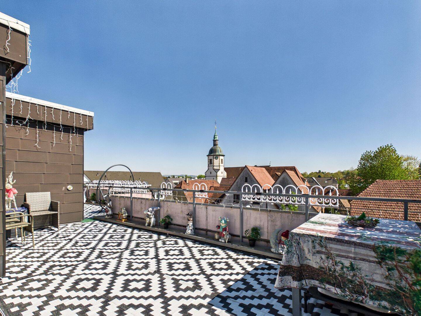 Hoch hinaus: Penthouse mit Rundum-Terrasse und Panorama Ausblick über Oßweil, 71640 Ludwigsburg