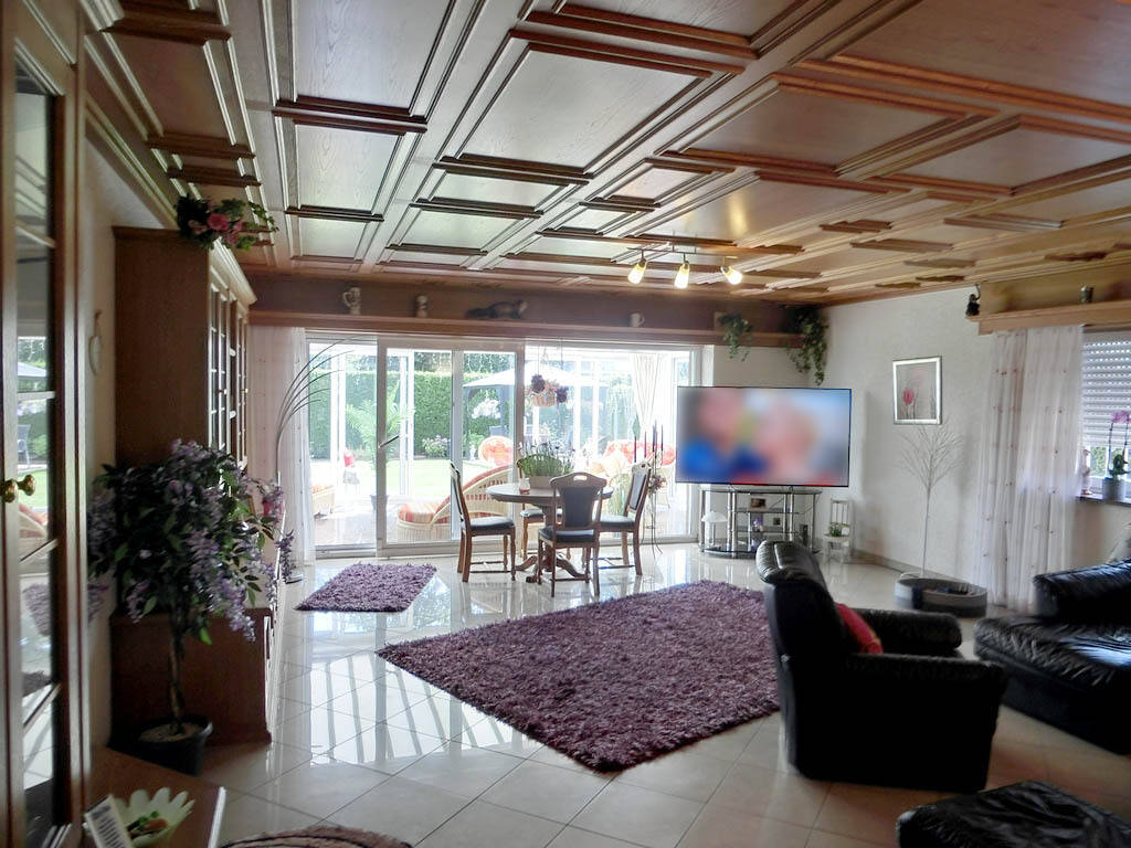 Zweifamilienhaus mit Dachterrasse, Wintergarten, 2 Garagen und schönem Garten nur 500 m zum Strand, 23743 Grömitz