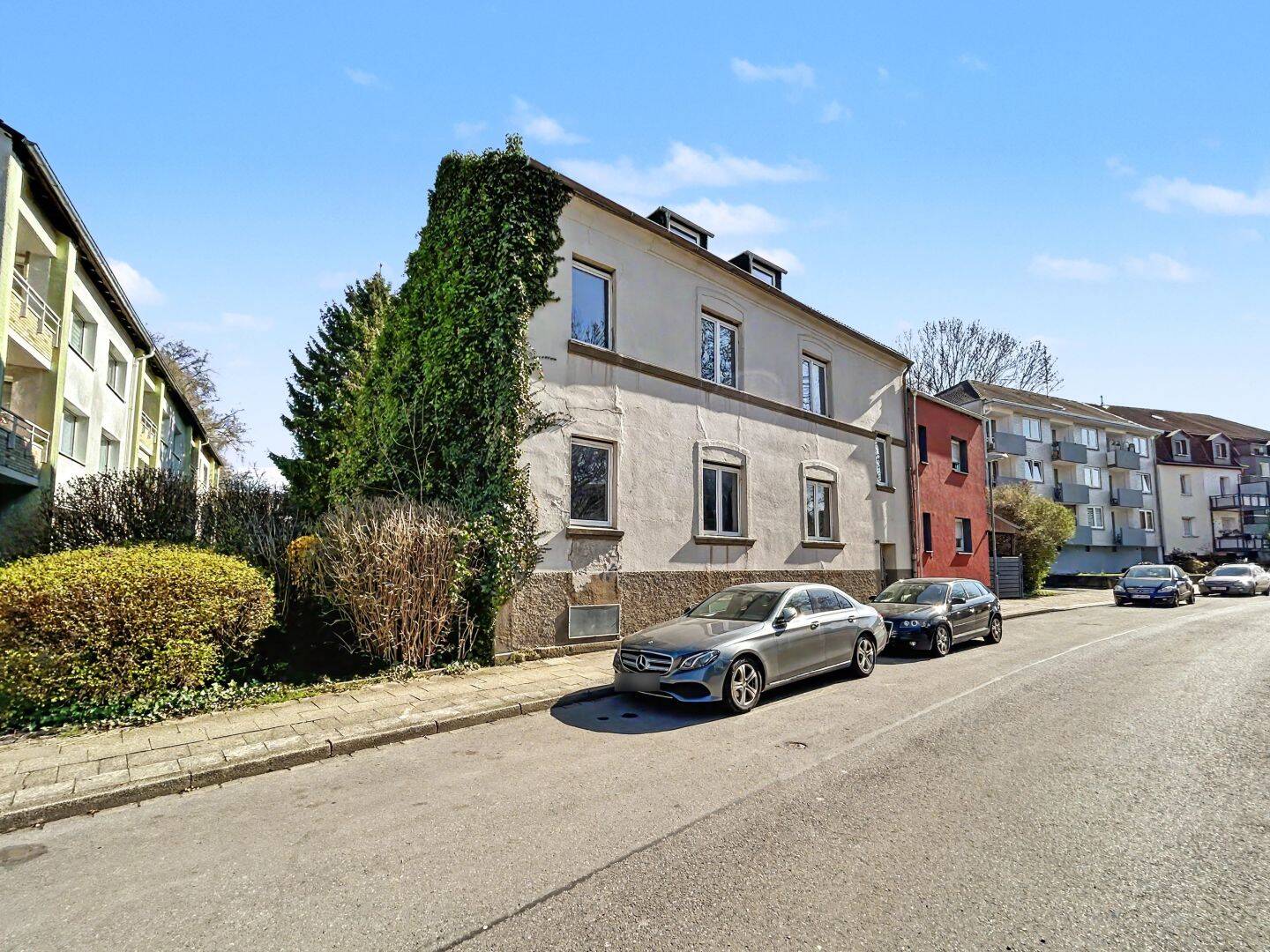 Handwerker aufgepasst: Finale Sanierung für Mehrfamilienhaus in guter Lage von Essen-Dellwig, 45357 Essen (Bedingrade Borbeck-Mitte Dellwig Frintrop Gerschede)