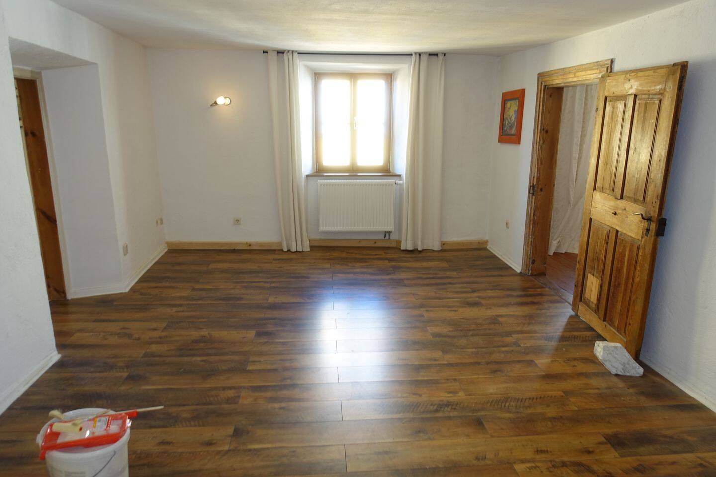 Charmante, liebevoll renovierte 3-Zi.-Wohnung im 1. OGs – teilmöbliert & sofort zum Wohlfühlen, 84559 Kraiburg a. Inn