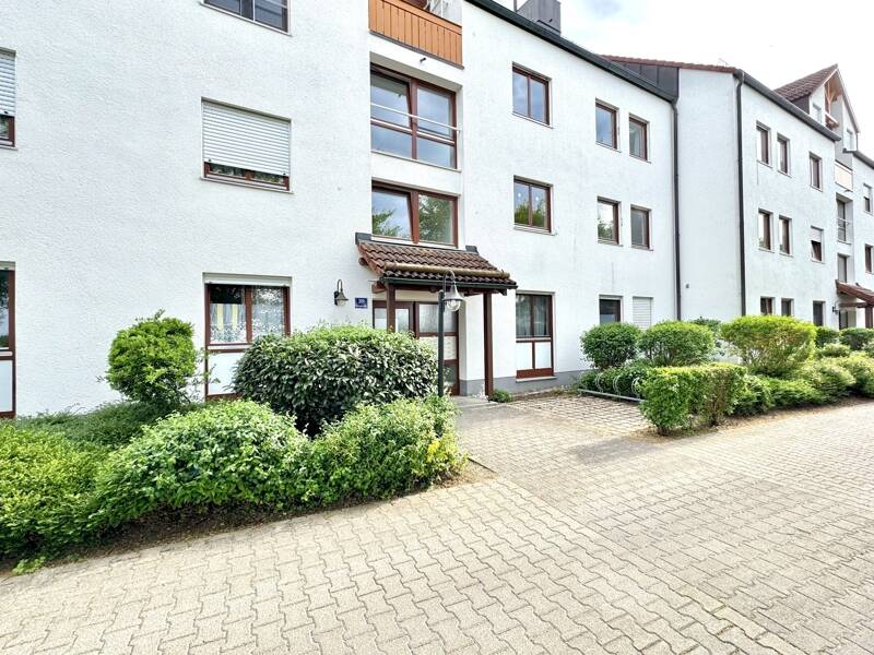 Attraktive 2 ZKB DG Wohnung mit Balkon in ruhiger Lage von Siegertsbrunn, 85635 Höhenkirchen-Siegertsbrunn