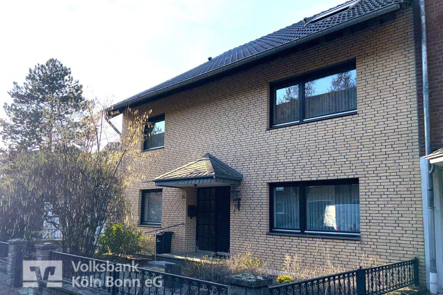 Köln – Holweide, Rarität!!! Großzügiges Haus mit 6 Zimmern auf ca. 263 m² Wohnfläche, 51067 Köln (Mülheim Buchheim Dellbrück Holweide)