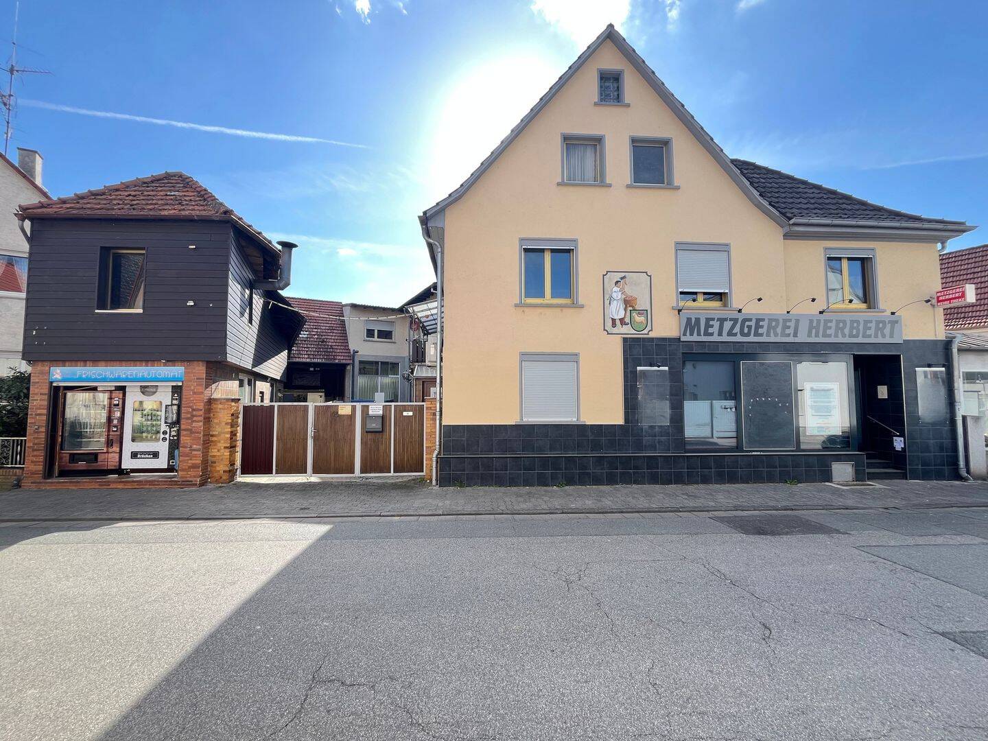 vielseitig nutzbares Zweifamilienhaus mit Gewerberäumen in Büttelborn, 64572 Büttelborn
