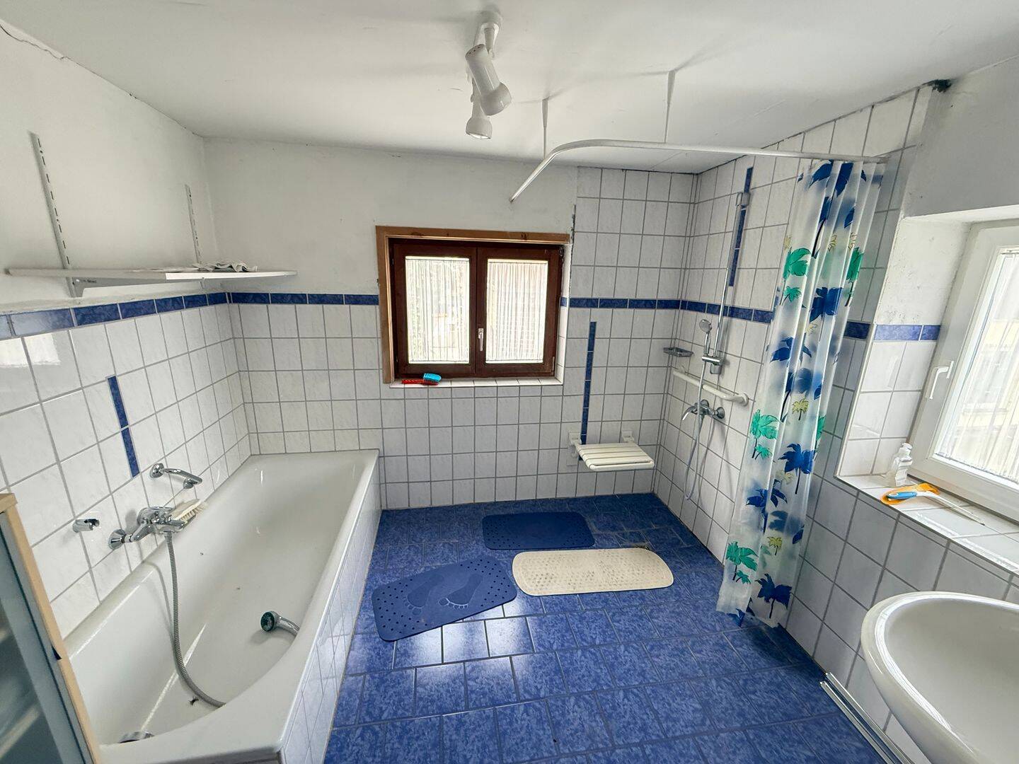 Sanierungsbedürftiges Bauernhaus in einem Teilort von Isny * 900 m² Wohn- und Nutzfläche *, 88316 Isny im Allgäu