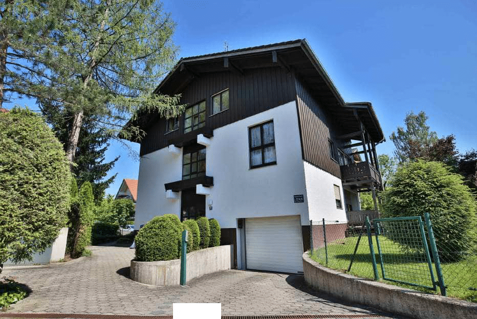 2 Zimmer Dachgeschosswohnung++Ruhige Lage++, 82008 Unterhaching