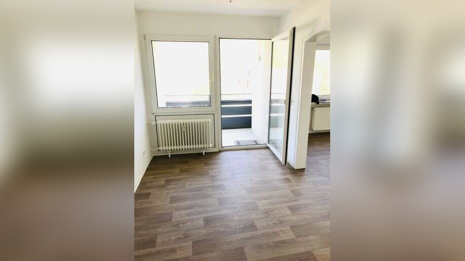IHRE NEUE WOHLFÜHLOASE: 4,5-Zimmer mit Balkon, saniertem Tageslichtbad und tollem Ausblick!, 37581 Bad Gandersheim