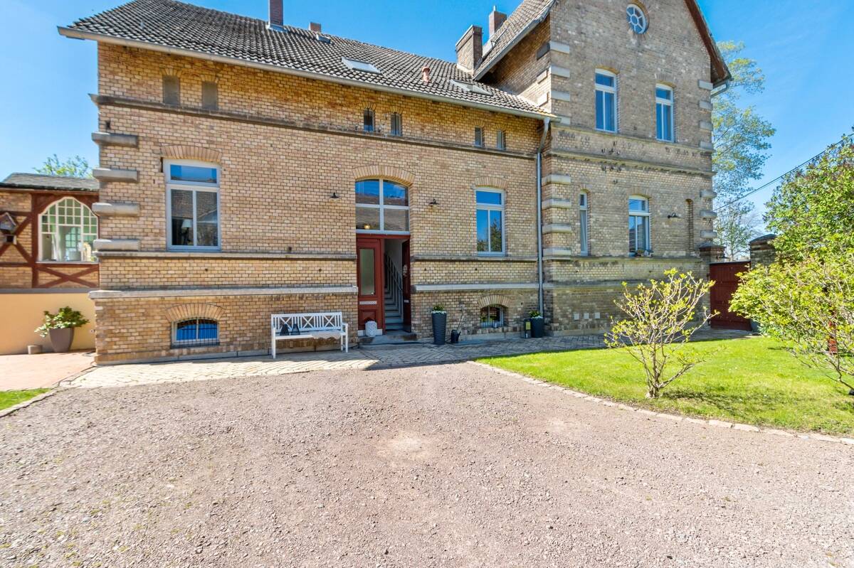Kernsaniertes und strahlendes “Liebhaberstück” – großes Einfamilienhaus in Steuden!, 6179 Teutschenthal