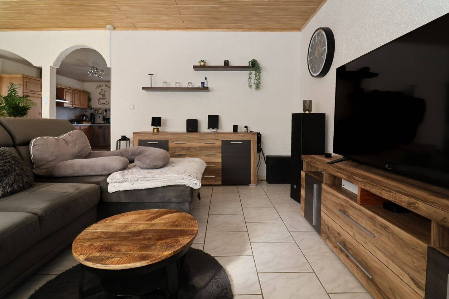 Wohnen mit Hausgefühl: Gemütliche Erdgeschosswohnung im Zweiparteienhaus mit großer Terrasse, 53819 Neunkirchen-Seelscheid