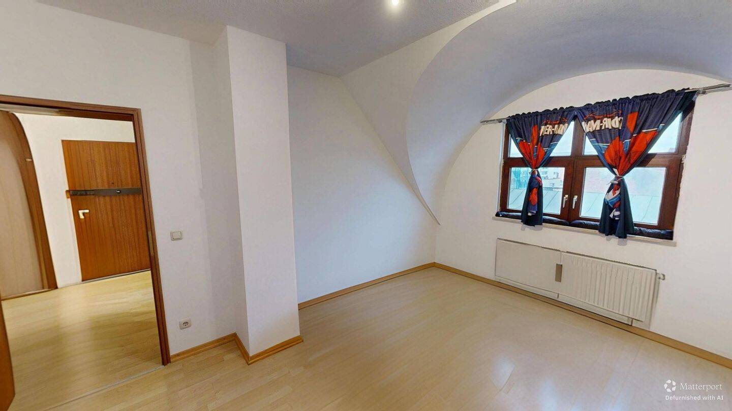 Attraktiver Preis! Zentrale Dachgeschosswohnung in Rosenheim, 83022 Rosenheim (Happing Innenstadt Ost Süd West)