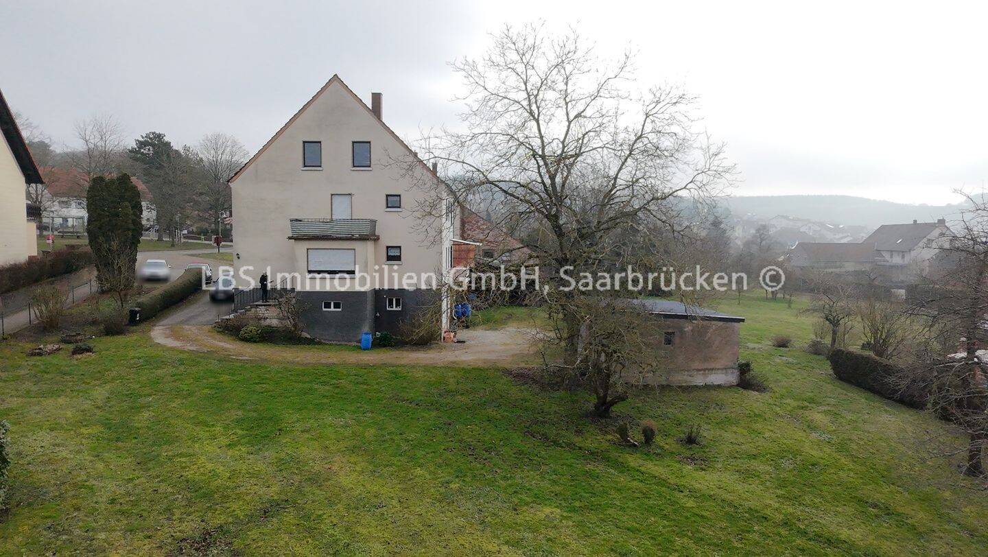 Charmantes 1-2 Familienhaus mit großem Grundstück und historischem Bauernhaus, 66399 Mandelbachtal