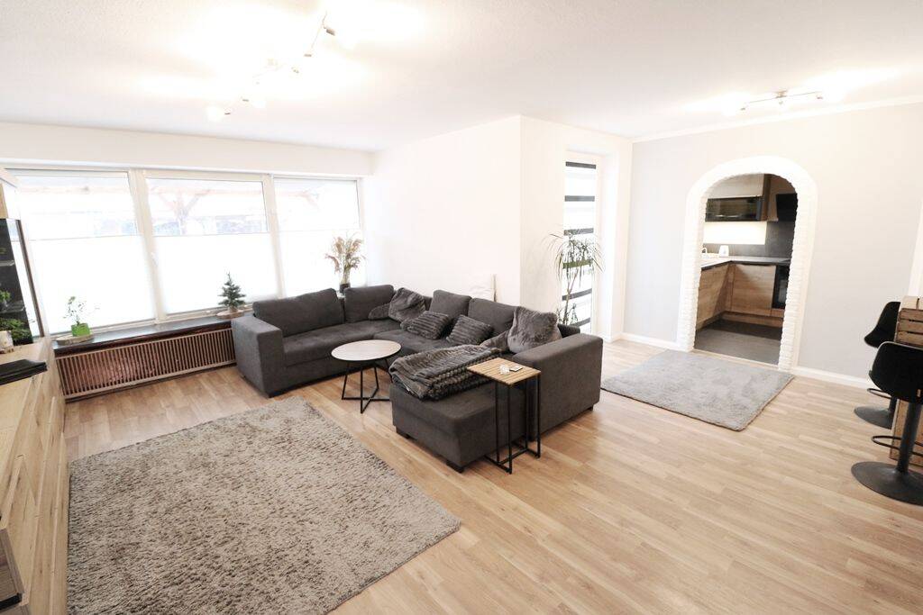 Teilmodernisiertes, gepflegtes Reihenendhaus mit Wintergarten, Terrasse, Keller und Garten, 49661 Cloppenburg