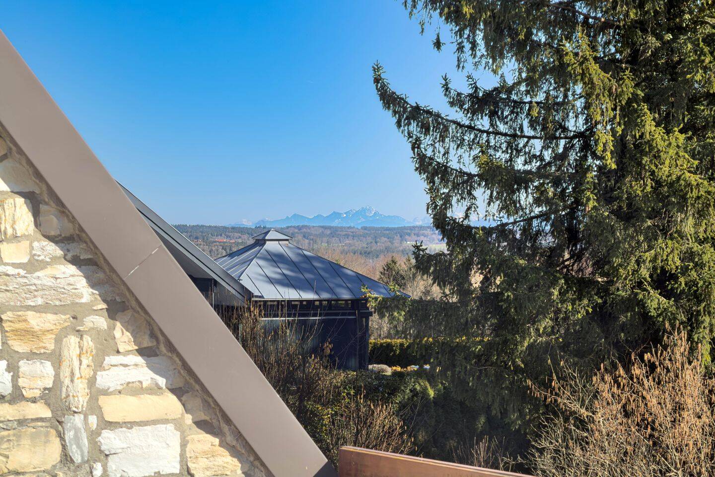 Sonne genießen in Feldafing – Dachterrassenwohnung mit Weitblick, 82340 Feldafing