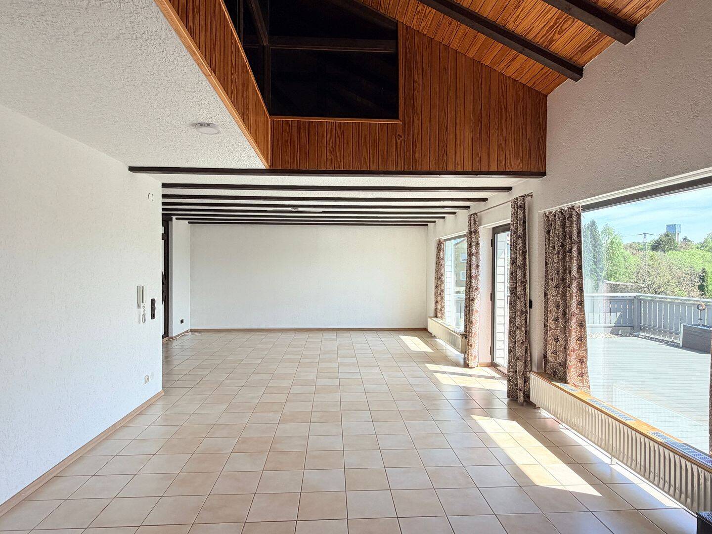 Großzügiges Einfamilienhaus mit Einliegerwohnung und traumhaftem Weitblick!, 67718 Schmalenberg