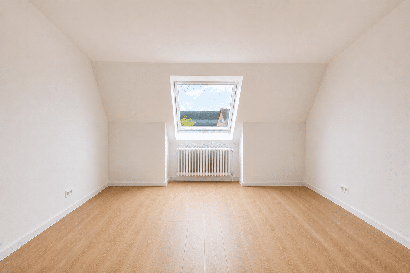 Helle, modernisierte 5-Zi.-Maisonette-Wohnung mit Loggia & Garage in Hiltmannsdorf, 90556 Seukendorf