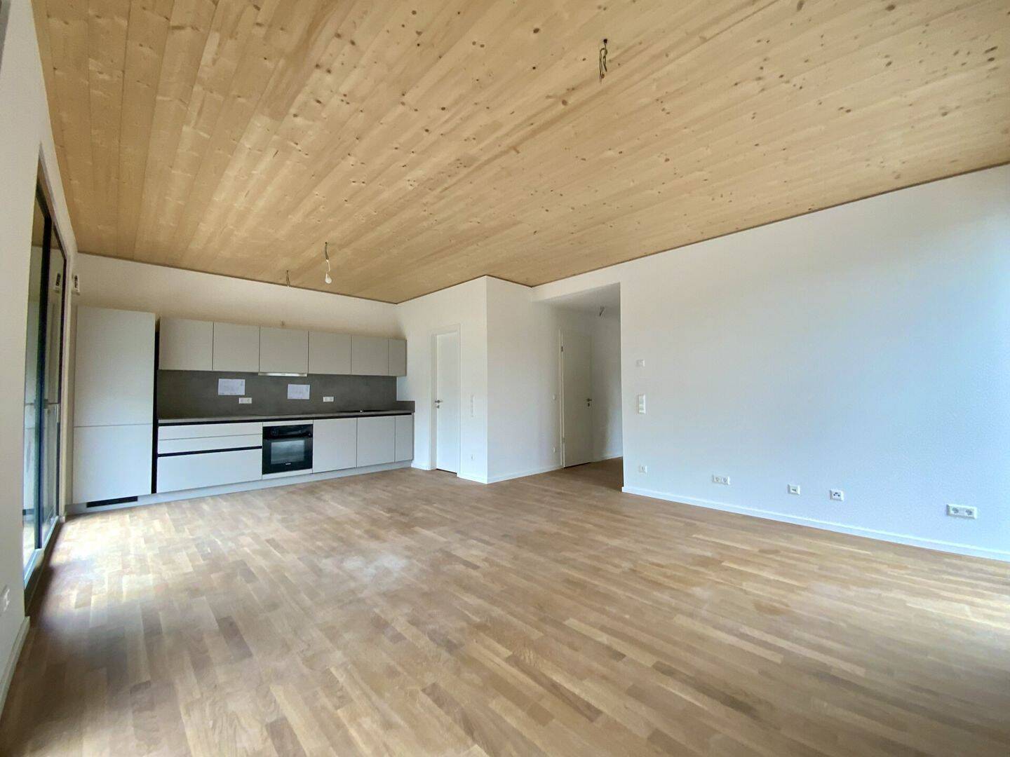 Erstbezug im Neubau: Exklusive 3-Zimmer-Wohnung mit EBK