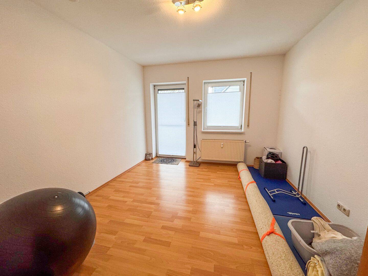 Exklusive 3-Zimmer-Wohnung mit zwei Balkonen, Kellerraum und Stellplatz, 35091 Cölbe