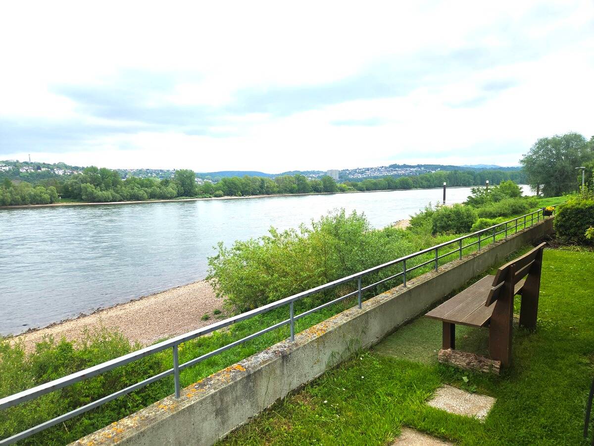 Koblenz – Mit tollem Rheinblick! Gepflegte Wohnung mit Loggia u. Garage!, 56070 Koblenz