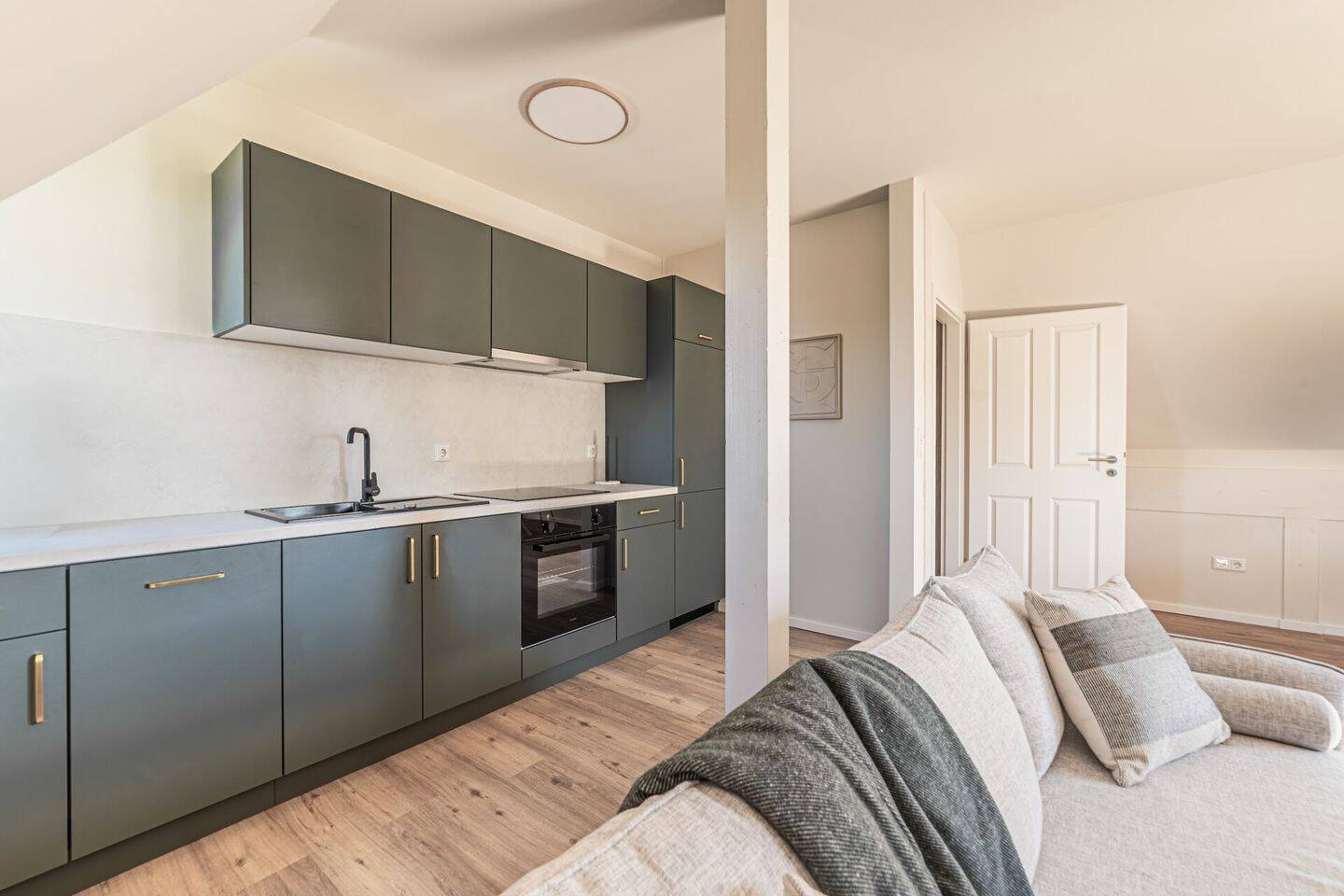 Gemütliche & modernisierte 2-Zimmer-Wohnung mit Balkon, nur wenige Schritte von der Nordsee entfernt, 25849 Pellworm