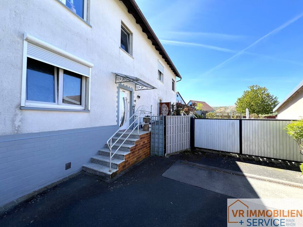 Modernisiertes Einfamilienhaus mit Ferienwohnung & Traumgarten in Randlage von 97631 Althausen!, 97631 Bad Königshofen i. Grabfeld