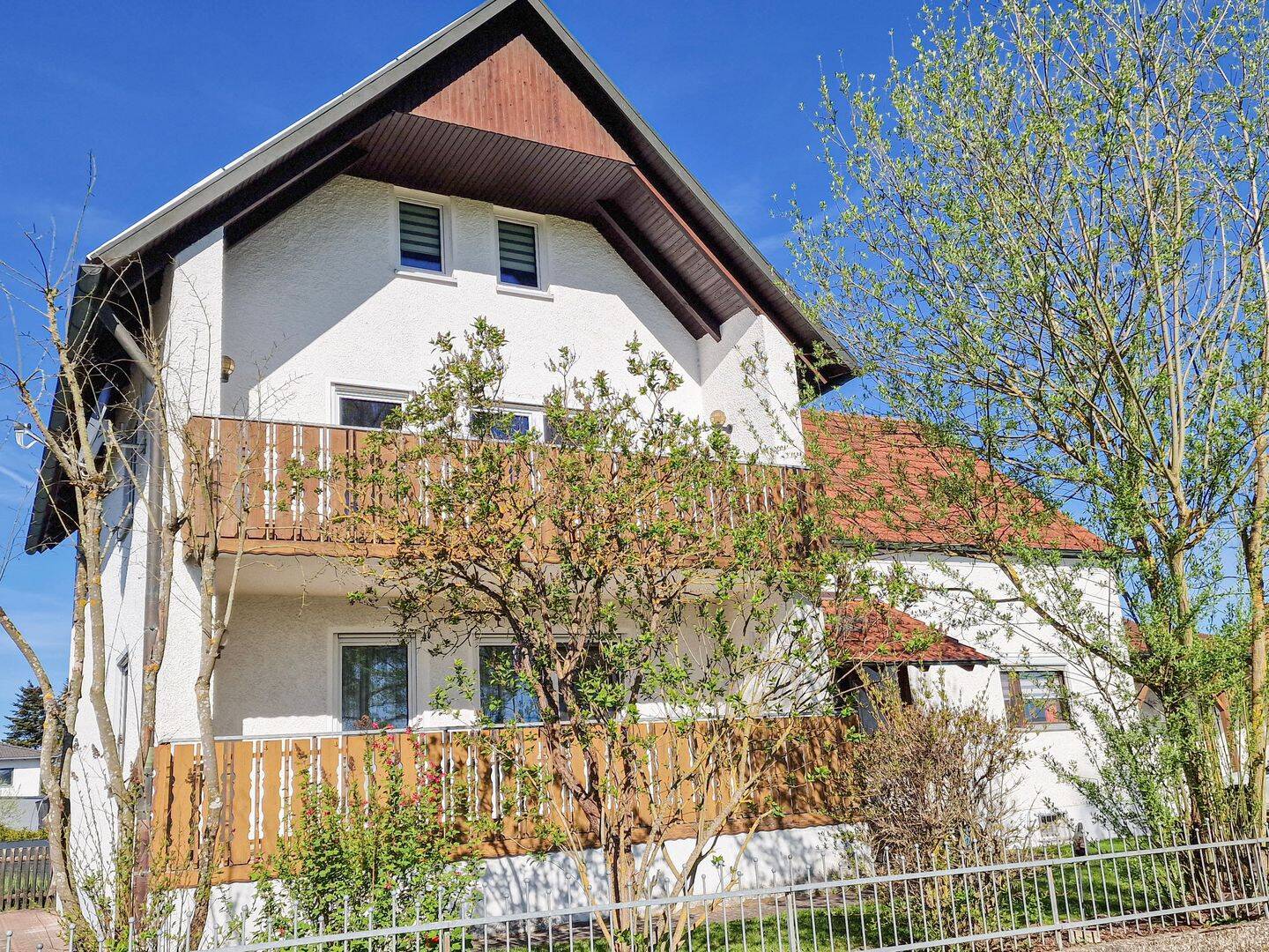 Vielseitiges Raumwunder mit Potenzial: Großzügiges Ein- bis Zweifamilienhaus in Köfering, 92245 Kümmersbruck