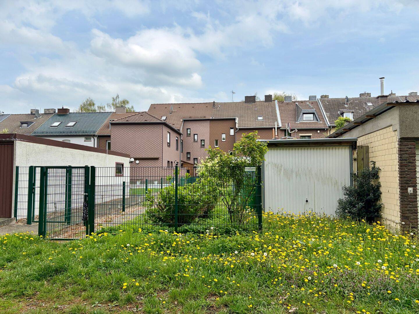 Zweifamilienhaus mit 158 m² Wohnfläche + Garten + Garage – in guter Lage von Kohlscheid (Herzogenrath) – derzeit an zwei Mieter vermietet, 52134 Herzogenrath