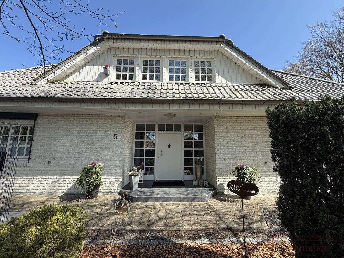 IMMOBILIEN GUMNIOR präsentiert: Stilvoller Bungalow mit großzügigem Raumkonzept in Spelle, 48480 Spelle