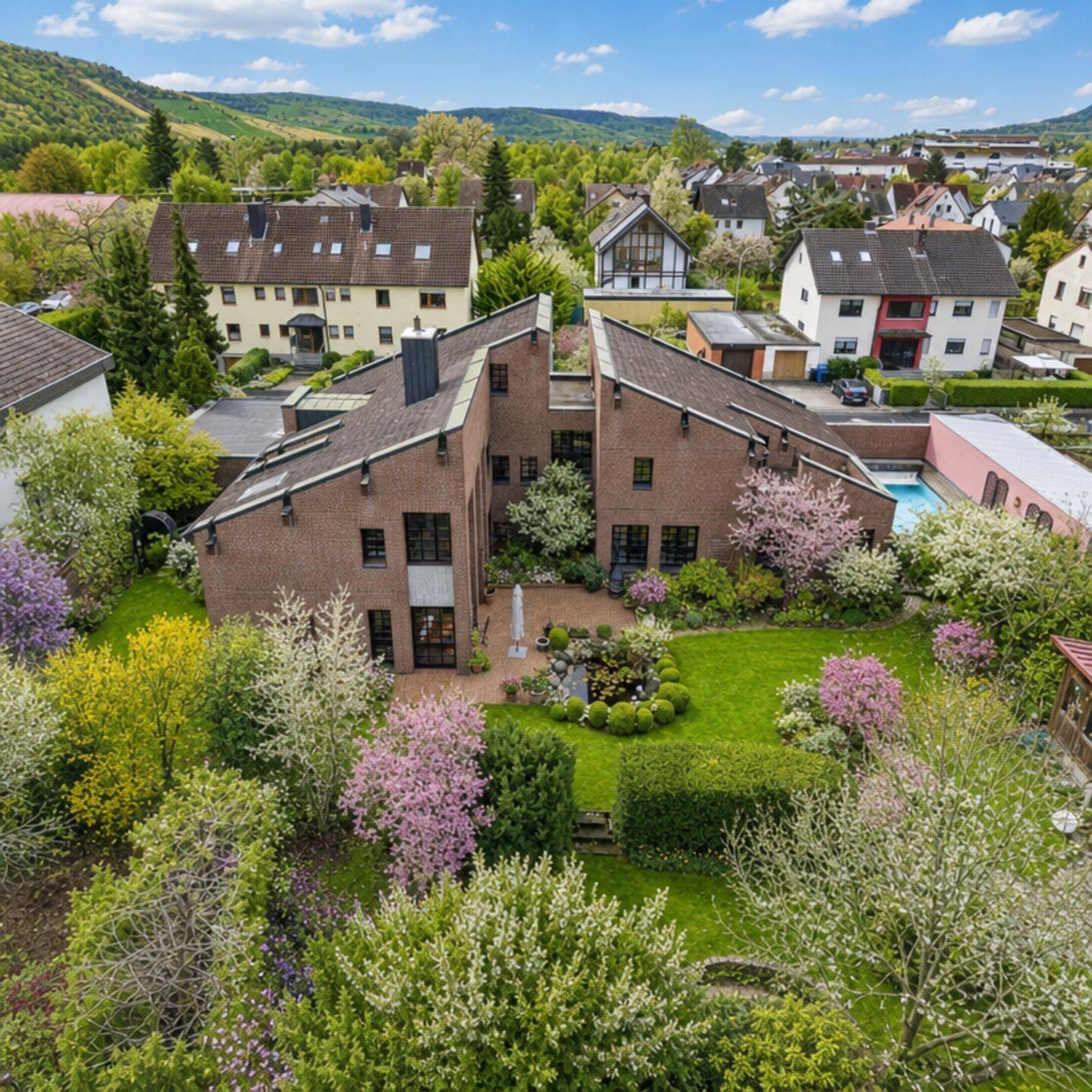 Wohnen und Arbeiten in Zellingen: ein Architekturhighlight mit viel Platz, 97074 Würzburg (Frauenland Sanderau)